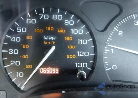 2002 Saturn S-Series Sl2 z USA, uszkodzony, nr VIN 1G8ZK52782Z293955